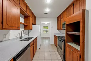 939 Lindy Ct, Irving, TX 75060 - Photo 3