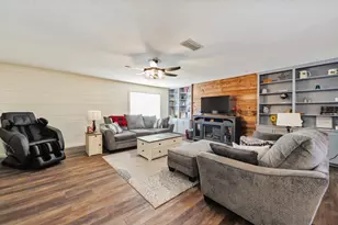 513 Patterson St, Bowie, TX 76230 - Photo 5