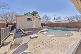 513 Patterson St, Bowie, TX 76230 - Photo 27