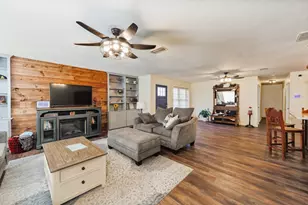 513 Patterson St, Bowie, TX 76230 - Photo 3