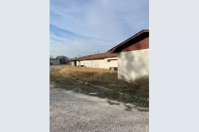 510 E Oak Street, West, TX 76691 - Photo 7