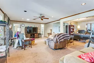 305 Cedar Creek Ct, Fort Worth, TX 76103 - Photo 7