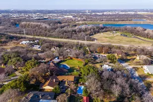 305 Cedar Creek Ct, Fort Worth, TX 76103 - Photo 27