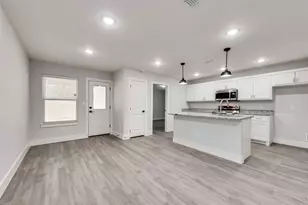 420 E 5th St, Bonham, TX 75418 - Photo 3