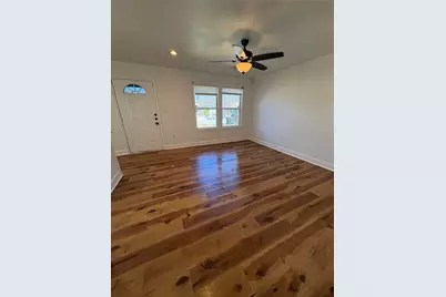 932 E Davis Avenue, Fort Worth, TX 76104 - Photo 5