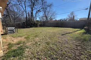 932 E Davis Ave, Fort Worth, TX 76104 - Photo 23