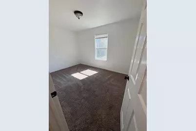 932 E Davis Avenue, Fort Worth, TX 76104 - Photo 11