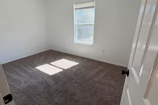 932 E Davis Ave, Fort Worth, TX 76104 - Photo 11