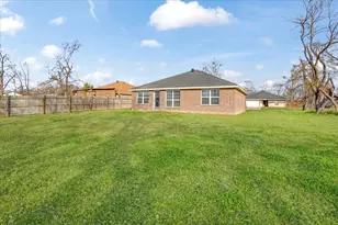 700 E 6th St, Bonham, TX 75418 - Photo 23