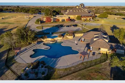 7921 Prestwick Drive, Cleburne, TX 76033 - Photo 11