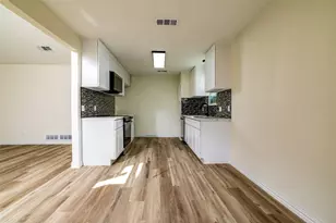 1052 Fox River Ln, Fort Worth, TX 76120 - Photo 13