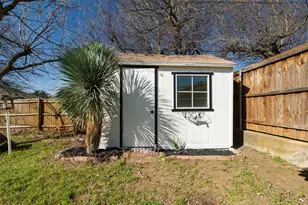 1052 Fox River Ln, Fort Worth, TX 76120 - Photo 27