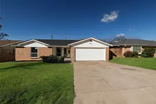 1052 Fox River Ln, Fort Worth, TX 76120 - Photo 3