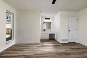 1052 Fox River Ln, Fort Worth, TX 76120 - Photo 19