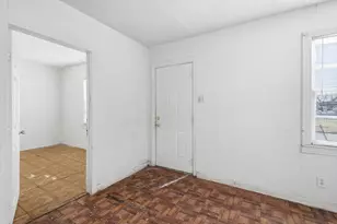 953 E Lowden St, Fort Worth, TX 76104 - Photo 3