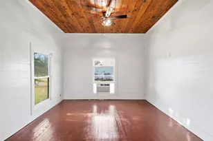 602 Cedar St, Lott, TX 76656 - Photo 17