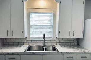 1908 S 19th St, Waco, TX 76706 - Photo 9