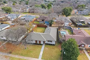 8426 Bocowood Dr, Dallas, TX 75228 - Photo 33