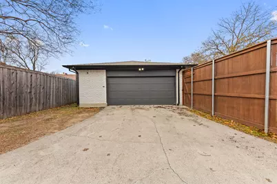 8426 Bocowood Drive, Dallas, TX 75228 - Photo 31
