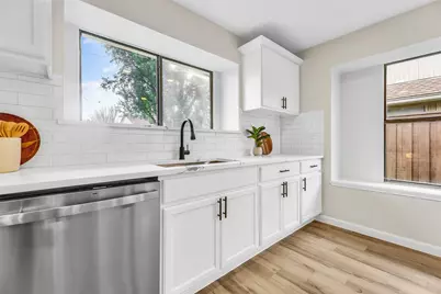 2433 McKensie Lane, Grand Prairie, TX 75052 - Photo 17