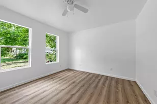 504 E Robert St, Fort Worth, TX 76104 - Photo 11