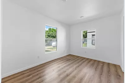 504 E Robert Street, Fort Worth, TX 76104 - Photo 7