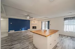 4004 Cypress Springs Dr, Arlington, TX 76001 - Photo 9