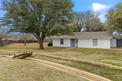 102 Bowie Cove, Gainesville, TX 76240 - Photo 1