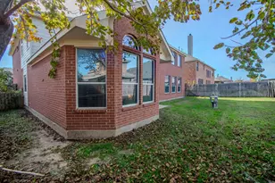 2228 Sparrow Hawk Ct, Grand Prairie, TX 75052 - Photo 5