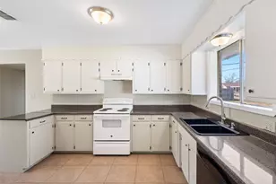 1206 Anetta St, Bowie, TX 76230 - Photo 3