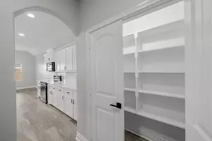 410 Ellis Place Dr, Greenville, TX 75402 - Photo 9