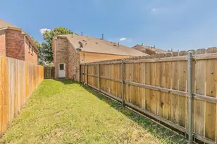 5419 Prairie Ln, Grand Prairie, TX 75052 - Photo 31