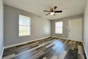 1008 S Retta St, Fort Worth, TX 76111 - Photo 5