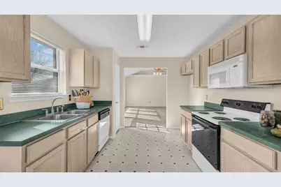 1100 Miles Avenue, Burleson, TX 76028 - Photo 11