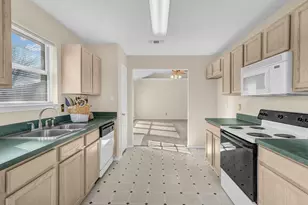 1100 Miles Ave, Burleson, TX 76028 - Photo 11