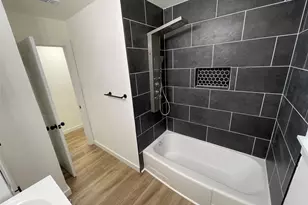 1005 E Craven Ave, Lacy Lakeview, TX 76705 - Photo 9