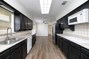 2621 Pinehurst Dr, Plano, TX 75075 - Photo 9