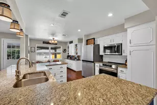 1011 Tanglewood Ln, Arlington, TX 76012 - Photo 11