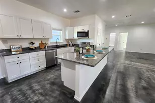 417 Katie Cir, Kennedale, TX 76060 - Photo 3