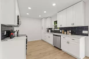 2003 Deerfield Dr, Carrollton, TX 75007 - Photo 9