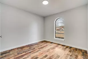 941 Willow Cir S, Burleson, TX 76028 - Photo 17