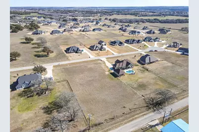 209 Maverick Court, Granbury, TX 76049 - Photo 13