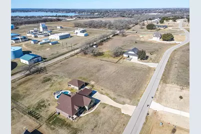 209 Maverick Court, Granbury, TX 76049 - Photo 7