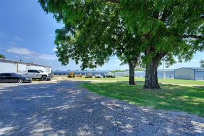 1092 W Highway 199, Springtown, TX 76082 - Photo 23