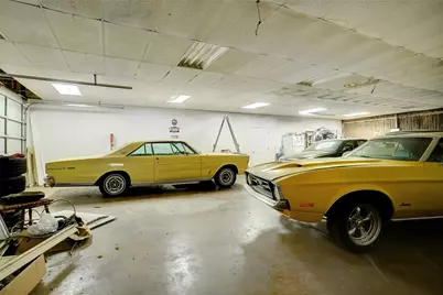 1092 W Highway 199, Springtown, TX 76082 - Photo 17