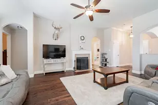 10921 Owl Creek Dr, Fort Worth, TX 76179 - Photo 7