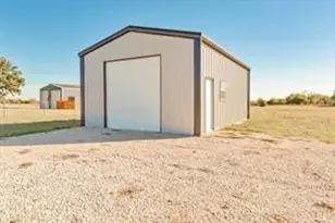 170 Rolling Hills Blvd, Alvord, TX 76225 - Photo 9