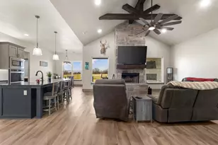 170 Rolling Hills Blvd, Alvord, TX 76225 - Photo 9