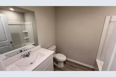 568 Marsh Street, Cleburne, TX 76033 - Photo 15