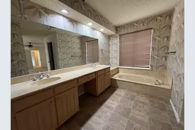 5205 Rustle Leaf Drive, Arlington, TX 76017 - Photo 15